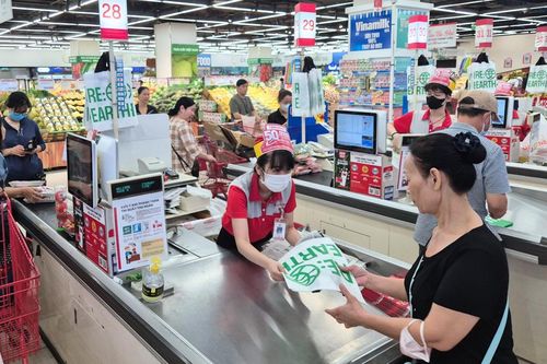 LOTTE Mart khuyến khích khách hàng giảm thiểu túi nylon