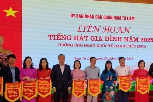 Nam Từ Liêm: 10 đội tham gia Liên hoan 'Tiếng hát gia đình'
