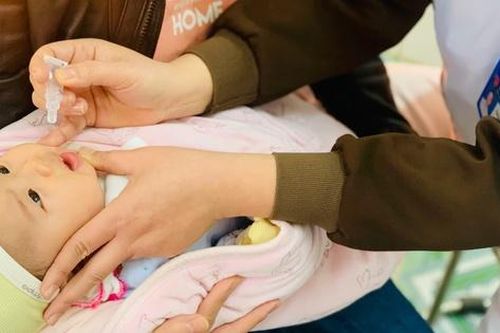 Hàng nghìn trẻ em Thái Nguyên được uống vaccine rota miễn phí phòng bệnh tiêu chảy cấp