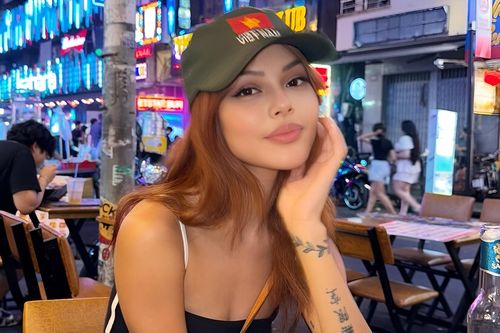 'Hot girl môi tều' Lily Maymac đến TP.HCM