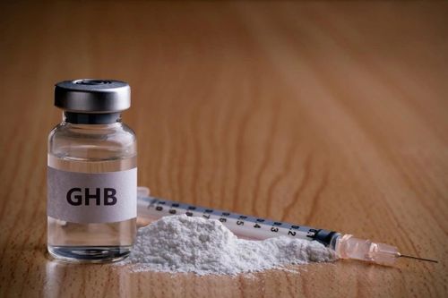 Cô gái trẻ hôn mê sau bữa tiệc đêm với 'nước biển' pha rượu