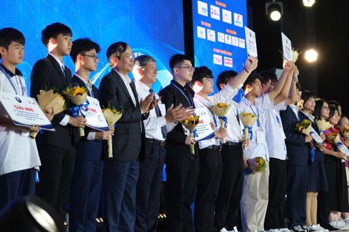 Học sinh dùng AI để chế tạo hệ thống phân loại rác thông minh