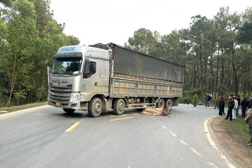 Quảng Bình: Va chạm ô-tô tải, 3 học sinh đi trên xe máy thương vong