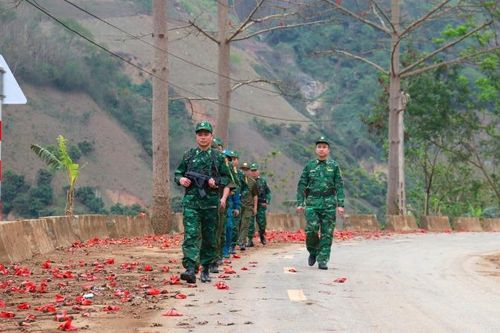 Tuần tra biên giới ở A Mú Sung