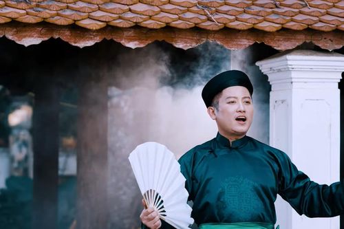 Nam ca sĩ xứ Nghệ ra MV 'trẻ hóa' Ví Giặm