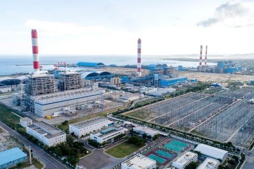 Các nhà máy nhiệt điện tại Bình Thuận ngừng bốc dỡ than khi gió lớn