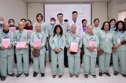 Mái tóc đong đầy yêu thương, tiếp sức cho bệnh nhân ung thư
