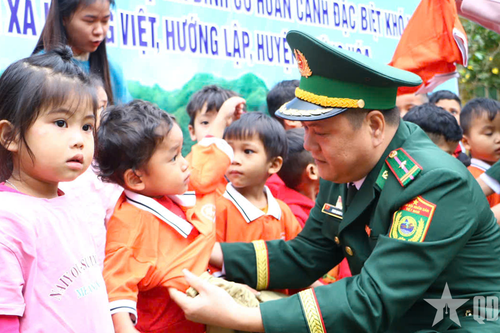 Thơm thảo tấm lòng người lính biên phòng nơi biên giới