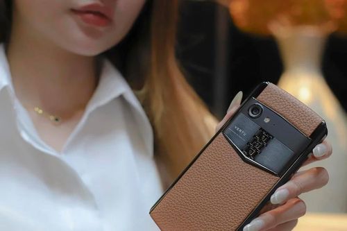 Vertu Aster P giữ đẳng cấp vượt thời gian
