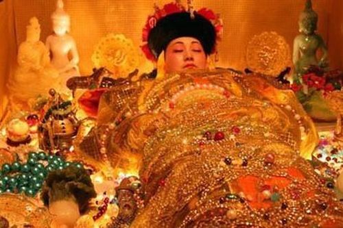 Kho báu khủng dưới Tử Cấm Thành: Có thể mua được cả Bắc Mỹ