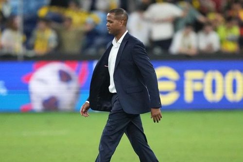 Indonesia thua thảm, cổ động viên đòi sa thải HLV Kluivert