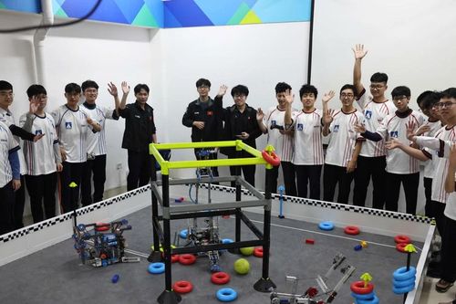 Học sinh trường Ams lập 'hattrick' dự giải đấu robot thế giới