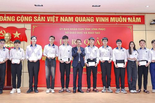 Vĩnh Phúc: Gặp mặt học sinh dự thi chọn đội tuyển Olympic khu vực và quốc tế