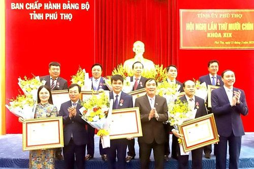 Chủ tịch nước tặng thưởng Huân chương Lao động cho 8 cá nhân ở tỉnh Phú Thọ