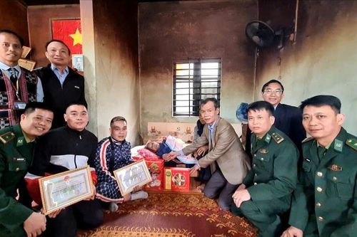 Đồn Biên phòng cửa khẩu quốc tế La Lay nhận phụng dưỡng suốt đời Mẹ Việt Nam anh hùng