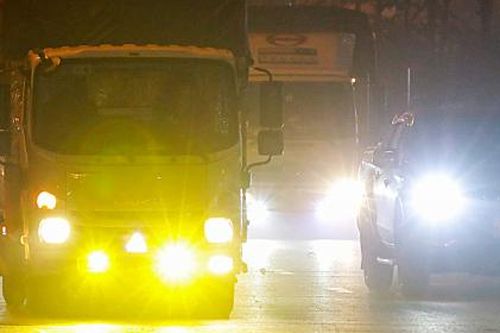 Nguy cơ tai nạn từ việc 'độ' đèn xe sai quy định