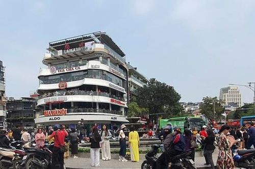 Từ 'Hàm cá mập' đến không gian mới Hồ Gươm