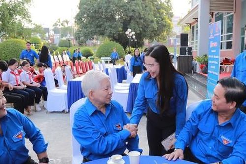 Liên hoan gặp gỡ các thế hệ cán bộ Đoàn Sông Bé - Bình Dương - Bình Phước qua các thời kỳ