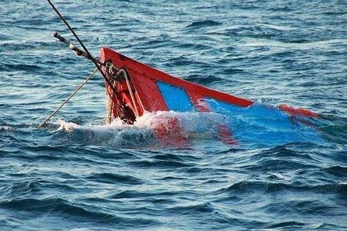 Tàu cá bị chìm ở Quảng Nam, 5 người chết và mất tích