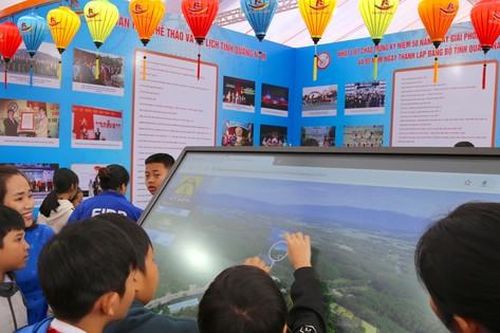 Trưng bày thành tựu 50 năm xây dựng và phát triển Quảng Nam