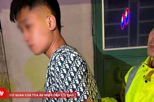 Dừng xe kiểm tra nồng độ cồn, phát hiện ma túy