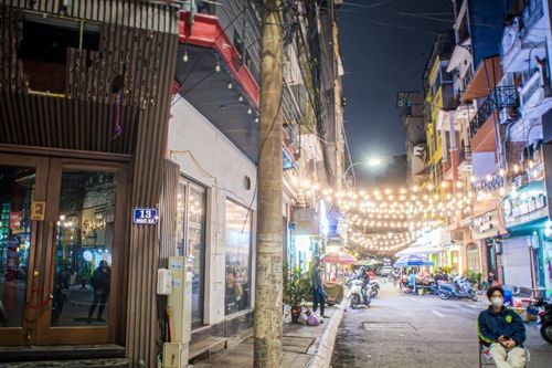 Phố đi bộ quận Ba Đình đông nghẹt khai trương, vắng tanh sau 3 năm mở cửa