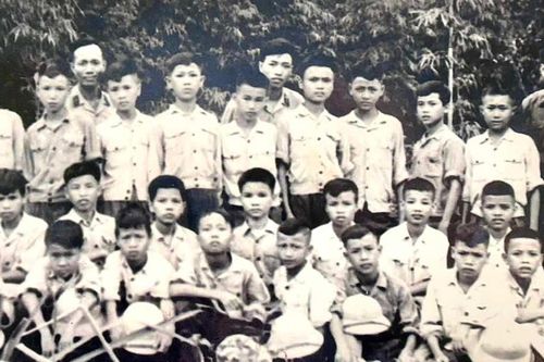 Ký ức du học Trung Quốc của ông Nguyễn Thiện Nhân qua bức ảnh với các bạn lúc nhỏ
