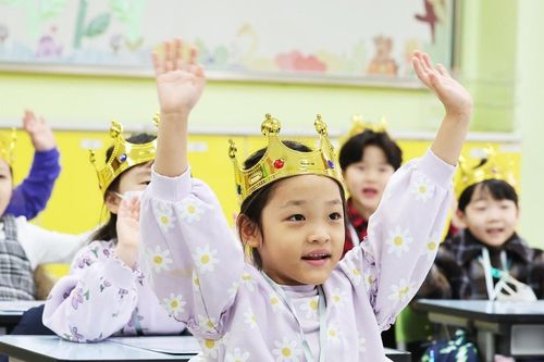 Cách dùng AI thay thế các lò luyện thi đắt đỏ