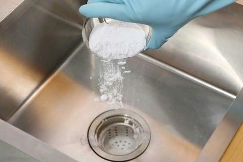 Bỏng nặng nhập viện do nước thông cống siêu tốc
