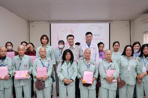 Nhiều chương trình thiện nguyện ý nghĩa nhân Ngày Công tác xã hội ở Bệnh viện Ung bướu Nghệ An