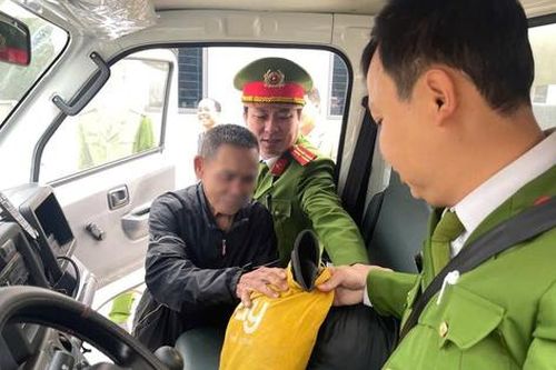 Công an giúp ông lão đi lạc hơn 150km trở về nhà