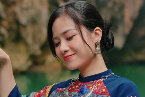 Dương Hoàng Yến bất ngờ môi méo, sưng mặt vì liệt dây thần kinh số 7