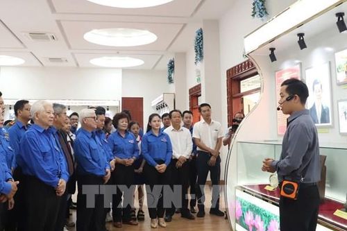 Thanh niên hỗ trợ cộng đồng tiếp cận dịch vụ công trực tuyến, xây dựng xã hội số
