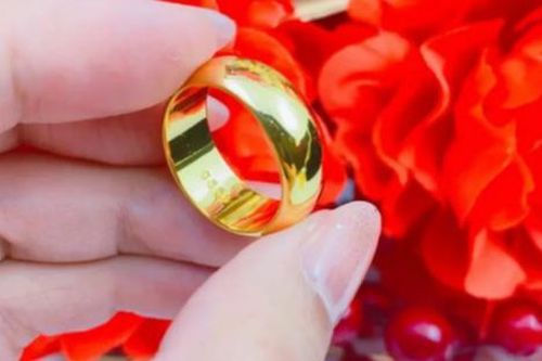 Chi gần 11 triệu đồng, người đàn ông 'tá hỏa' vì chỉ nhận được 6 phân vàng