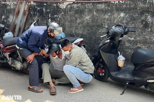 Tìm thấy thi thể con trai sau 2 ngày mất liên lạc, cha ngã quỵ lúc nhận hung tin