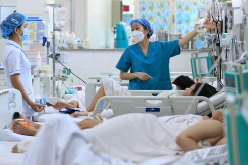 Tại sao các bệnh viện công khó giữ chân nhân tài?