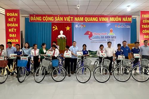 Tỉnh đoàn - Hội Liên hiệp Thanh niên Việt Nam tỉnh An Giang thực hiện chương trình Tháng ba biên giới tại huyện Tri Tôn