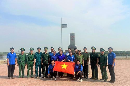 Tuổi trẻ Long Xuyên hướng về người dân khó khăn ở biên giới