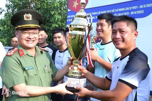 Liên quân Cảnh sát quản lý hành chính giành ngôi vô địch Giải bóng đá chào mừng Tháng Thanh niên 2025