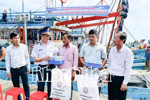 Bộ Tư lệnh Vùng Cảnh sát biển 3: Giữ yên bình biển đảo, đồng hành với ngư dân