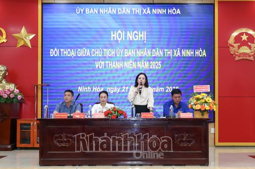 Chủ tịch UBND thị xã Ninh Hòa đối thoại với thanh niên