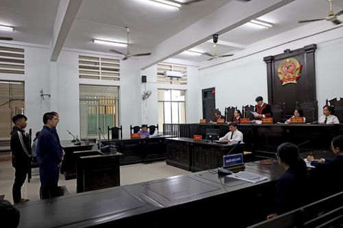 Giải quyết xích mích khi hát karaoke, 4 thanh niên lãnh án