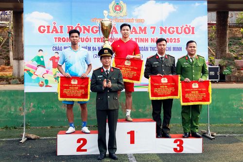 Bế mạc Giải Bóng đá nam 7 người tuổi trẻ Công an tỉnh năm 2025