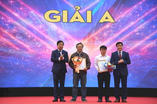 Trao giải báo chí chào mừng kỷ niệm 95 năm thành lập Đảng bộ tỉnh và 50 năm Giải phóng tỉnh Quảng Nam