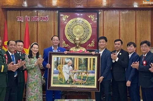 Phó Chủ tịch Quốc hội, Thượng tướng Trần Quang Phương thăm, làm việc tại thị xã Đức Phổ, tỉnh Quảng Ngãi