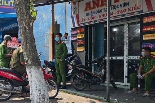 Hai vợ chồng tử vong bất thường trong căn nhà khóa cửa