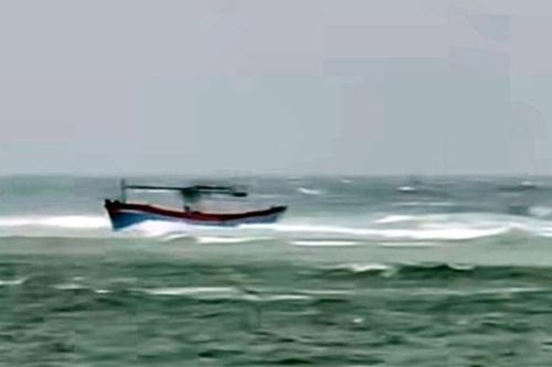 Tàu cá bị chìm, 1 ngư dân tử vong, 4 người mất tích