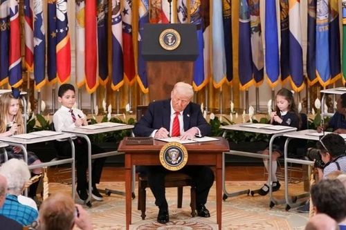 Tổng thống Trump có giải thể được Bộ Giáo dục Mỹ?