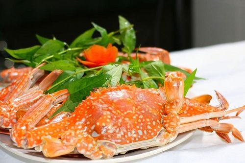Luộc cua ghẹ nên dùng nước nóng hay nước lạnh?
