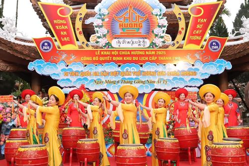 Nhiều dấu ấn sâu sắc tại 'Tuần lễ văn hóa - du lịch' Lễ hội chùa Hương năm 2025